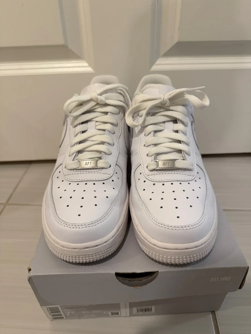 Nike women’s AF1 Air Force ones ‘07 - Picture 3 of 15
